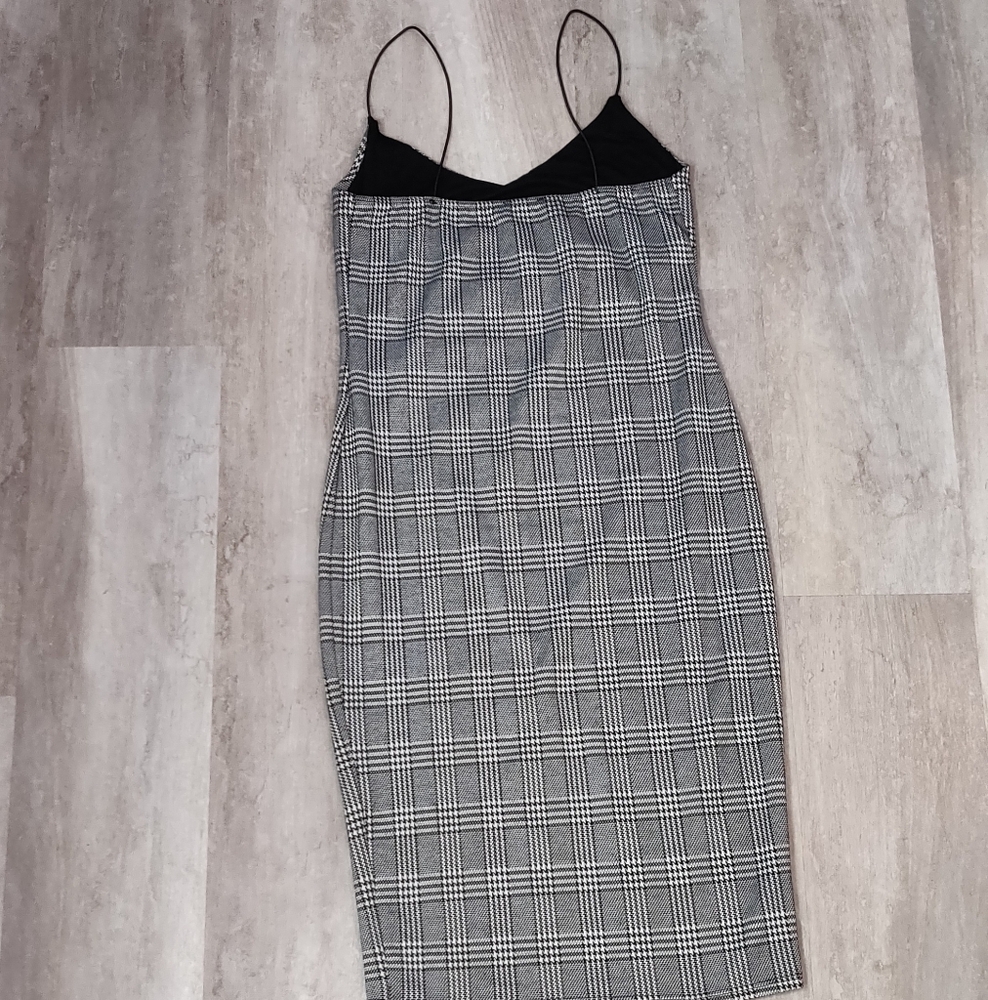 🆕 BODYCON DRESS - Picture 3 of 5